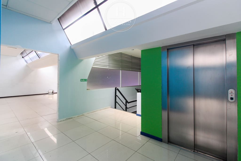 Alquiler de Local de 374 m² en Centro comercial Alvaza de en Barrio Tournon, San José hcr46