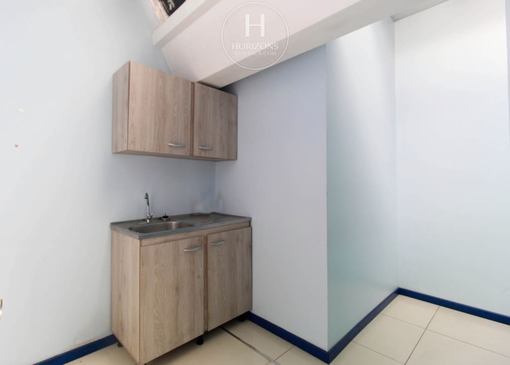 Local Comercial de 144m² en Alquiler en Barrio Tournon, San José hcr48