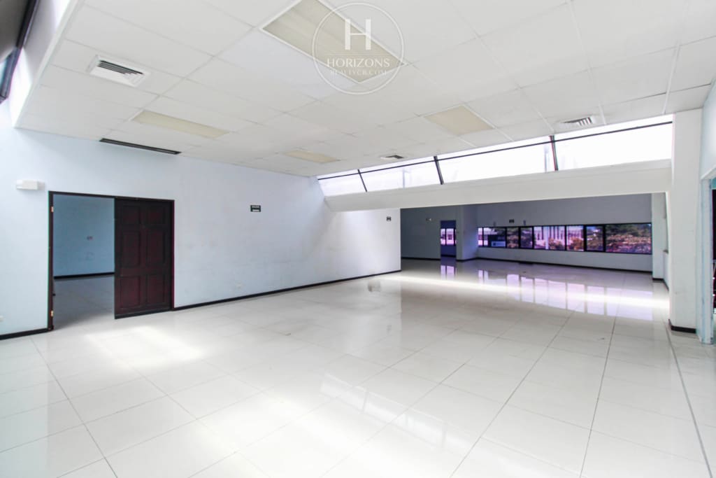 Alquiler de Local de 374 m² en Centro comercial Alvaza de en Barrio Tournon, San José hcr46