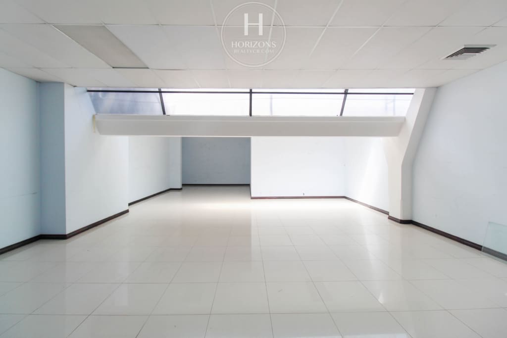 Alquiler de Local de 374 m² en Centro comercial Alvaza de en Barrio Tournon, San José hcr46