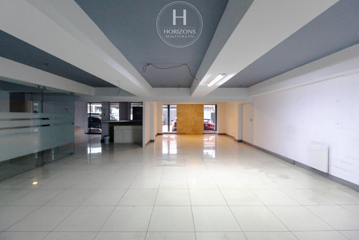 Se alquila local comercial en Barrio tournon-19