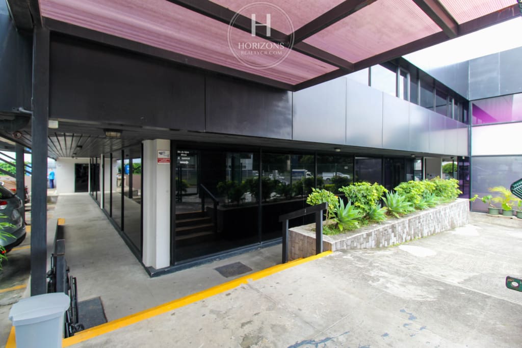 Local Comercial de 144m² en Alquiler en Barrio Tournon, San José hcr48