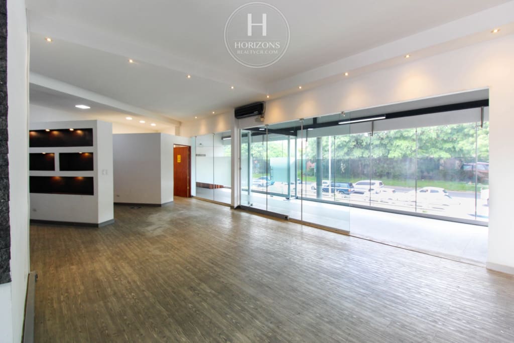 Local en Alquiler! 120m² Ubicados en Barrio Tournon, San Jose hcr49