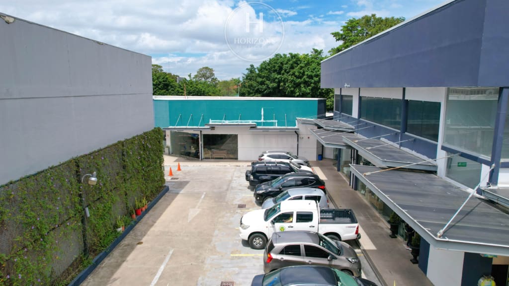 Local en Alquiler! 120m² Ubicados en Barrio Tournon, San Jose hcr49