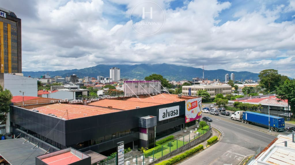 Local Comercial de 144m² en Alquiler en Barrio Tournon, San José hcr48
