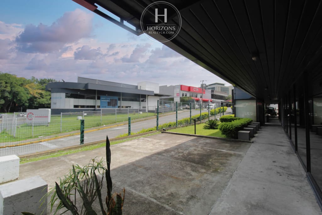 Local Comercial de 144m² en Alquiler en Barrio Tournon, San José hcr48