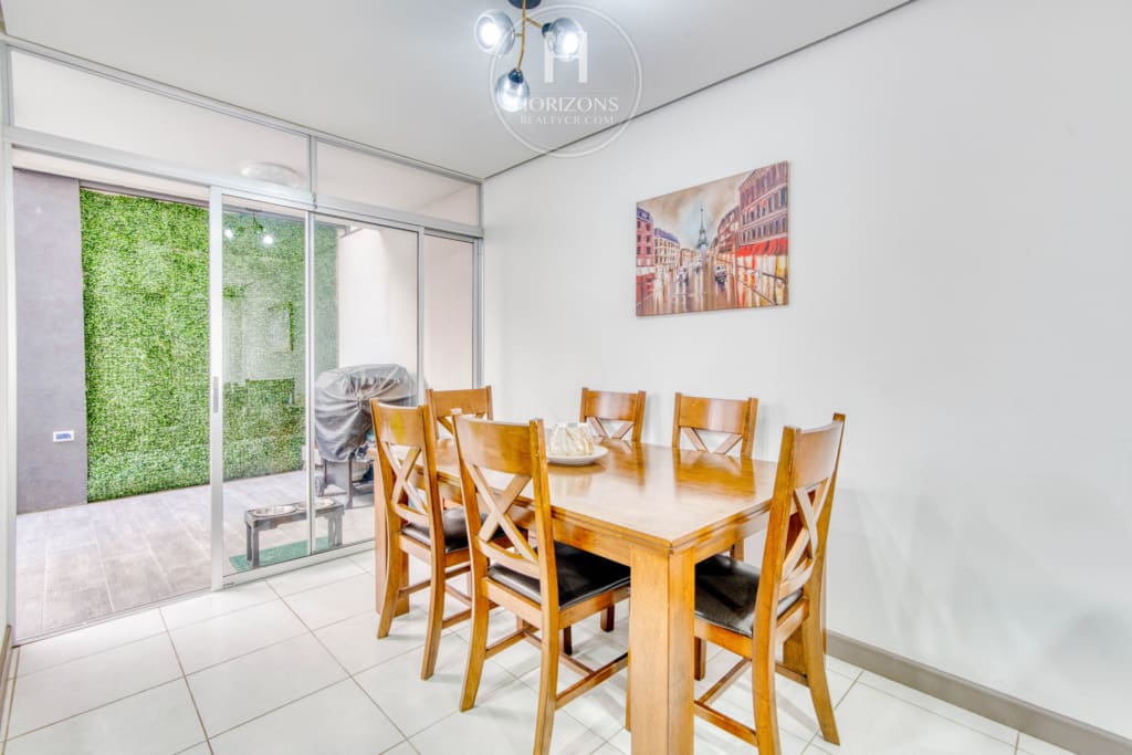 Casa en Venta en Condominio M.O. Living con Gym y Patio en San Rafael de Montes de Oca noj1043