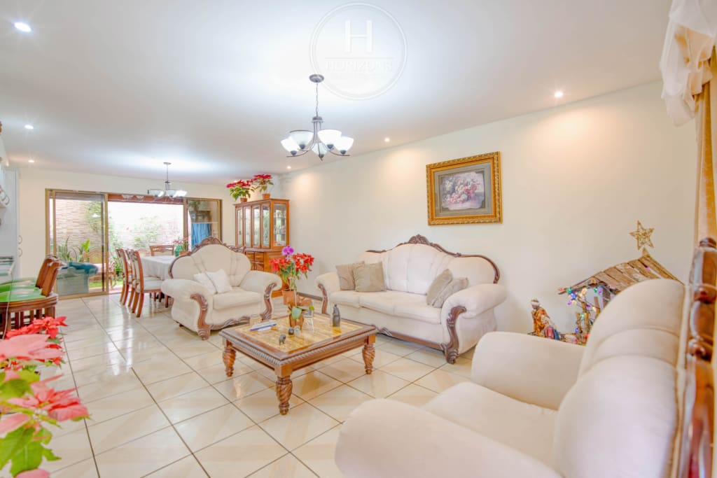 Venta de Casa Independiente en Urb Monserrat Concepcion de Tres Rios 4 Habitaciones + Terraza noj1044