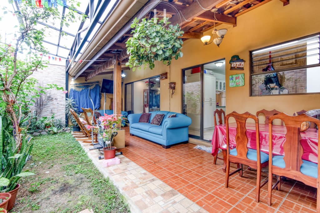 Venta de Casa Independiente en Urb Monserrat Concepcion de Tres Rios 4 Habitaciones + Terraza noj1044