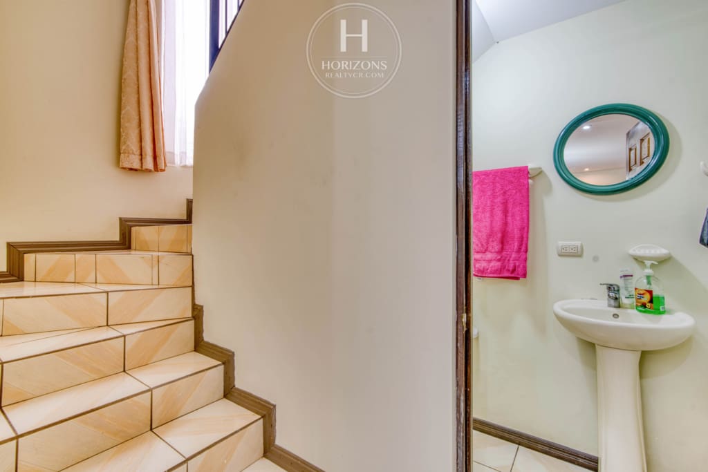 Venta de Casa Independiente en Urb Monserrat Concepcion de Tres Rios 4 Habitaciones + Terraza noj1044