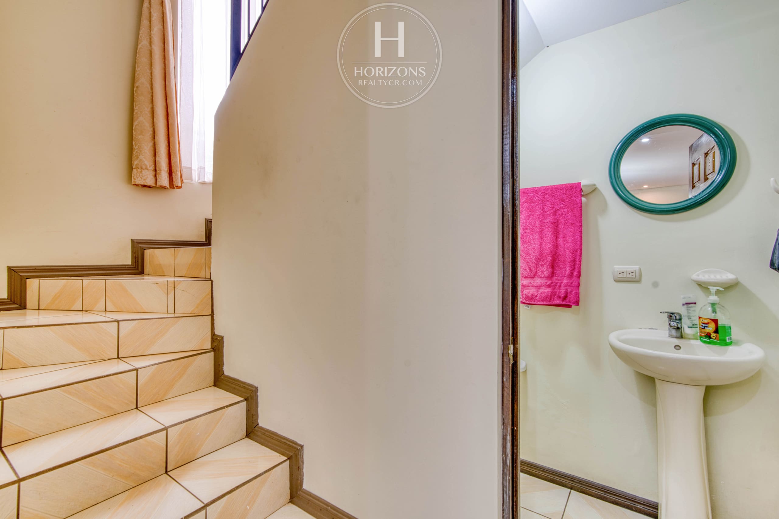Venta de Casa Independiente en Urb Monserrat Concepcion de Tres Rios 4 Habitaciones + Terraza noj1044