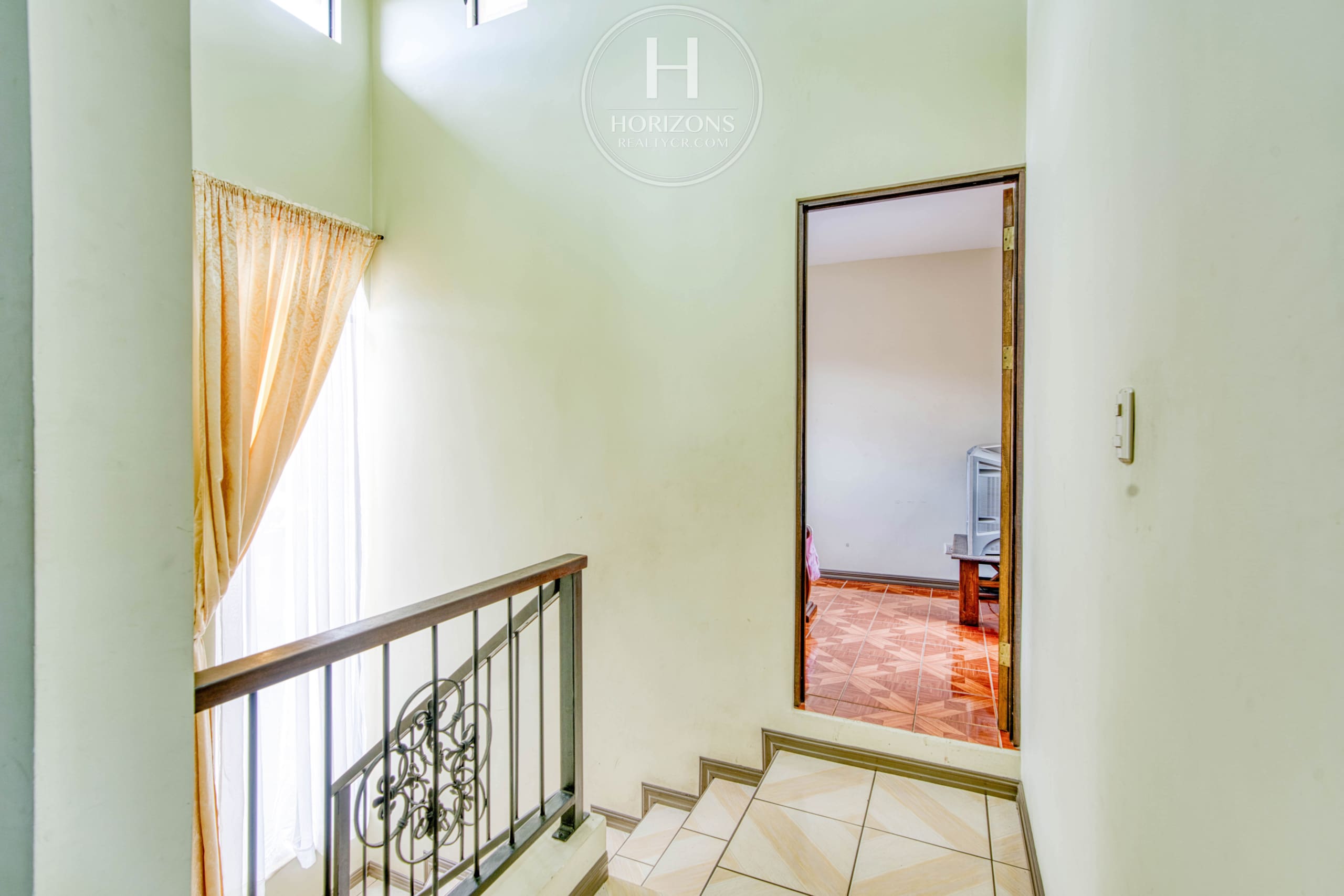 Venta de Casa Independiente en Urb Monserrat Concepcion de Tres Rios 4 Habitaciones + Terraza noj1044