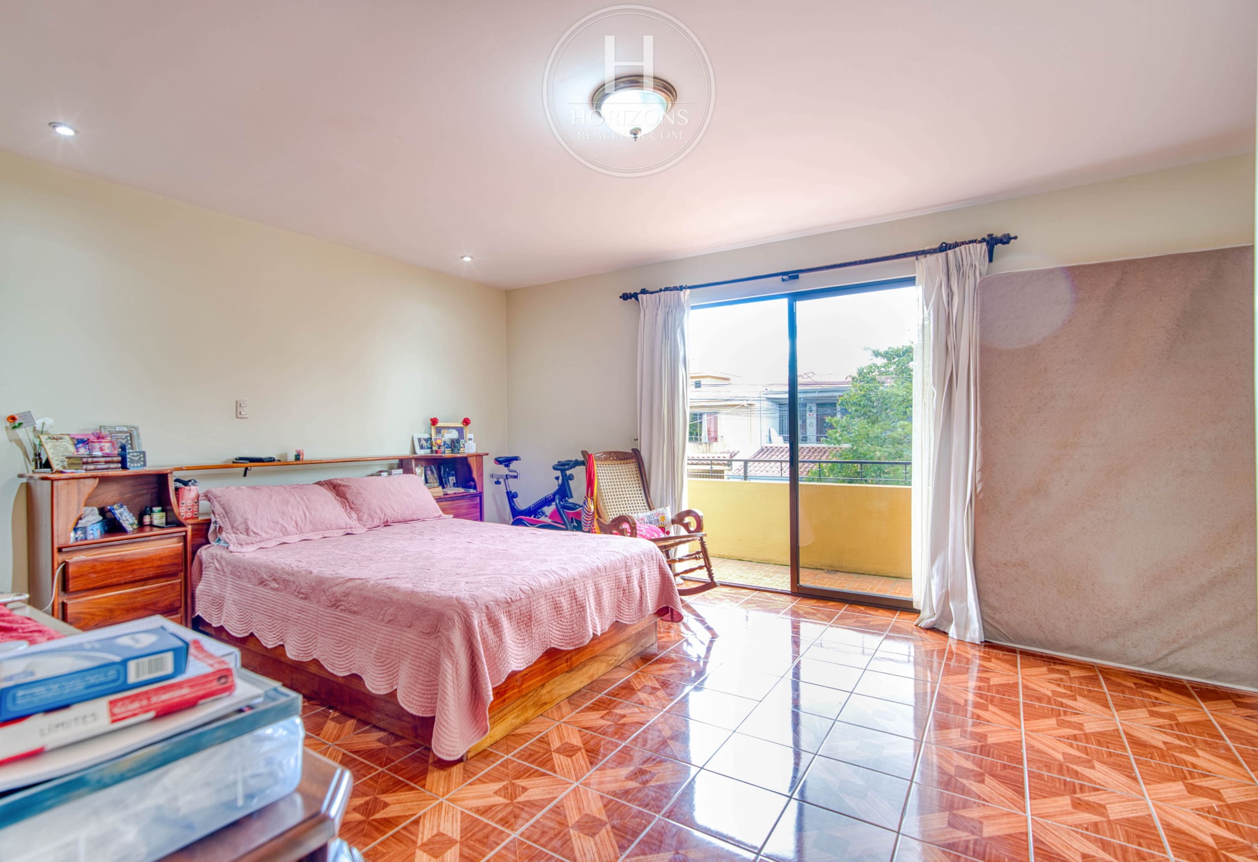 Venta de Casa Independiente en Urb Monserrat Concepcion de Tres Rios 4 Habitaciones + Terraza noj1044