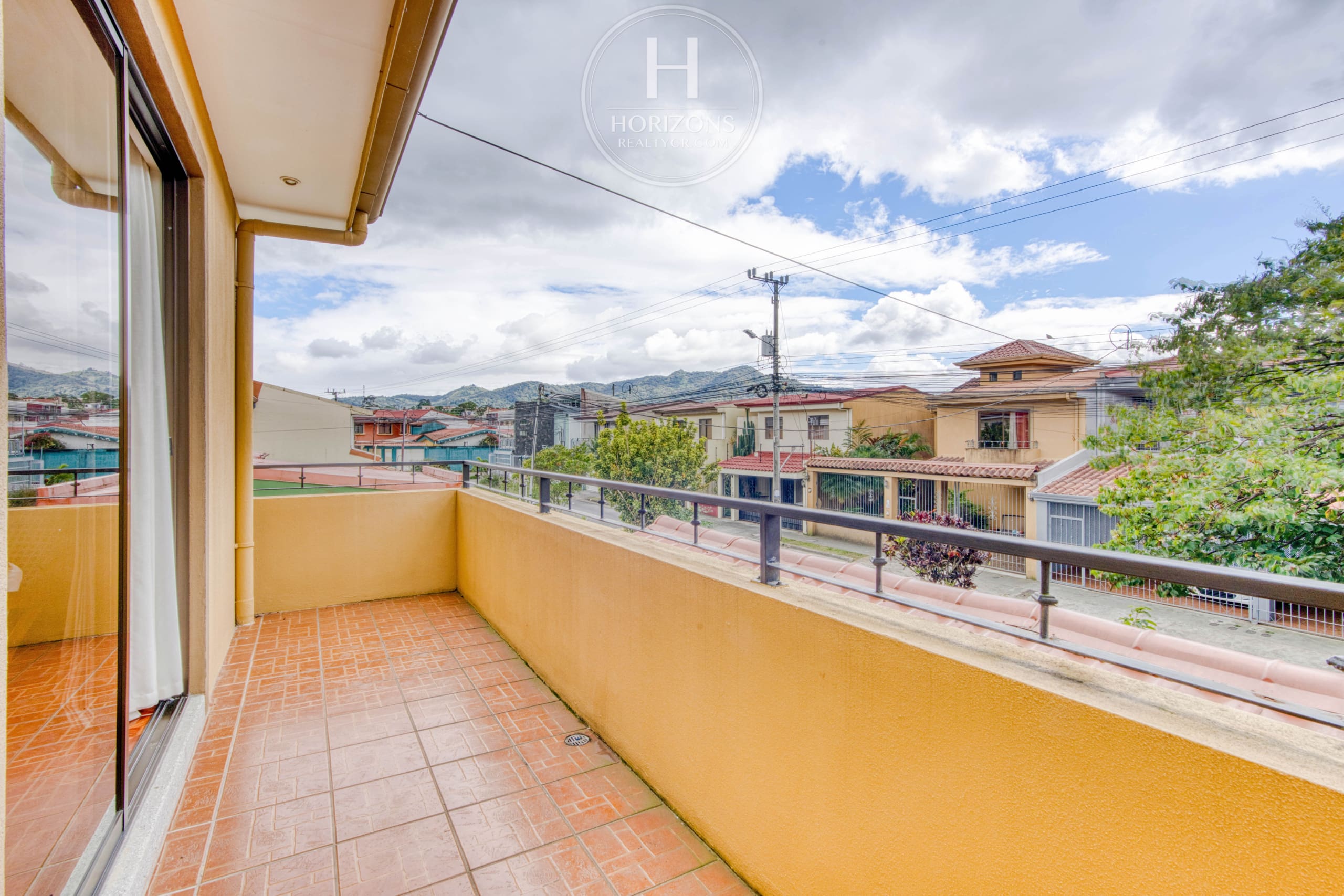 Venta de Casa Independiente en Urb Monserrat Concepcion de Tres Rios 4 Habitaciones + Terraza noj1044