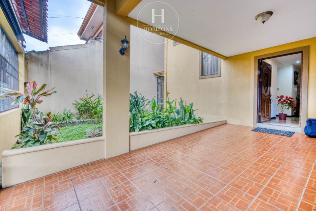 Venta de Casa Independiente en Urb Monserrat Concepcion de Tres Rios 4 Habitaciones + Terraza noj1044