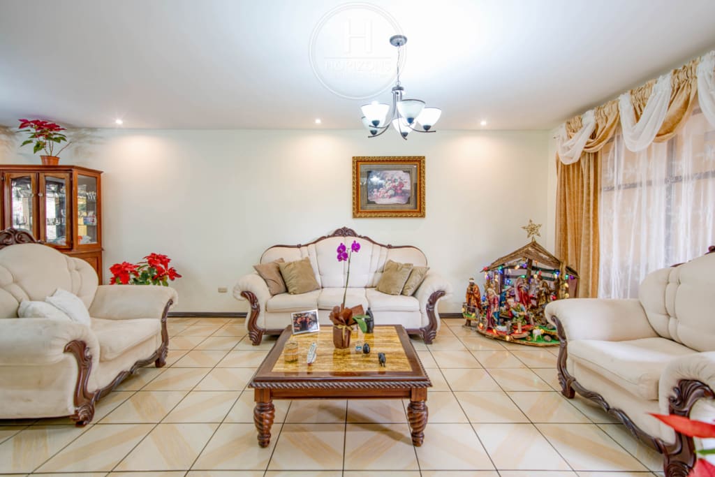 Venta de Casa Independiente en Urb Monserrat Concepcion de Tres Rios 4 Habitaciones + Terraza noj1044