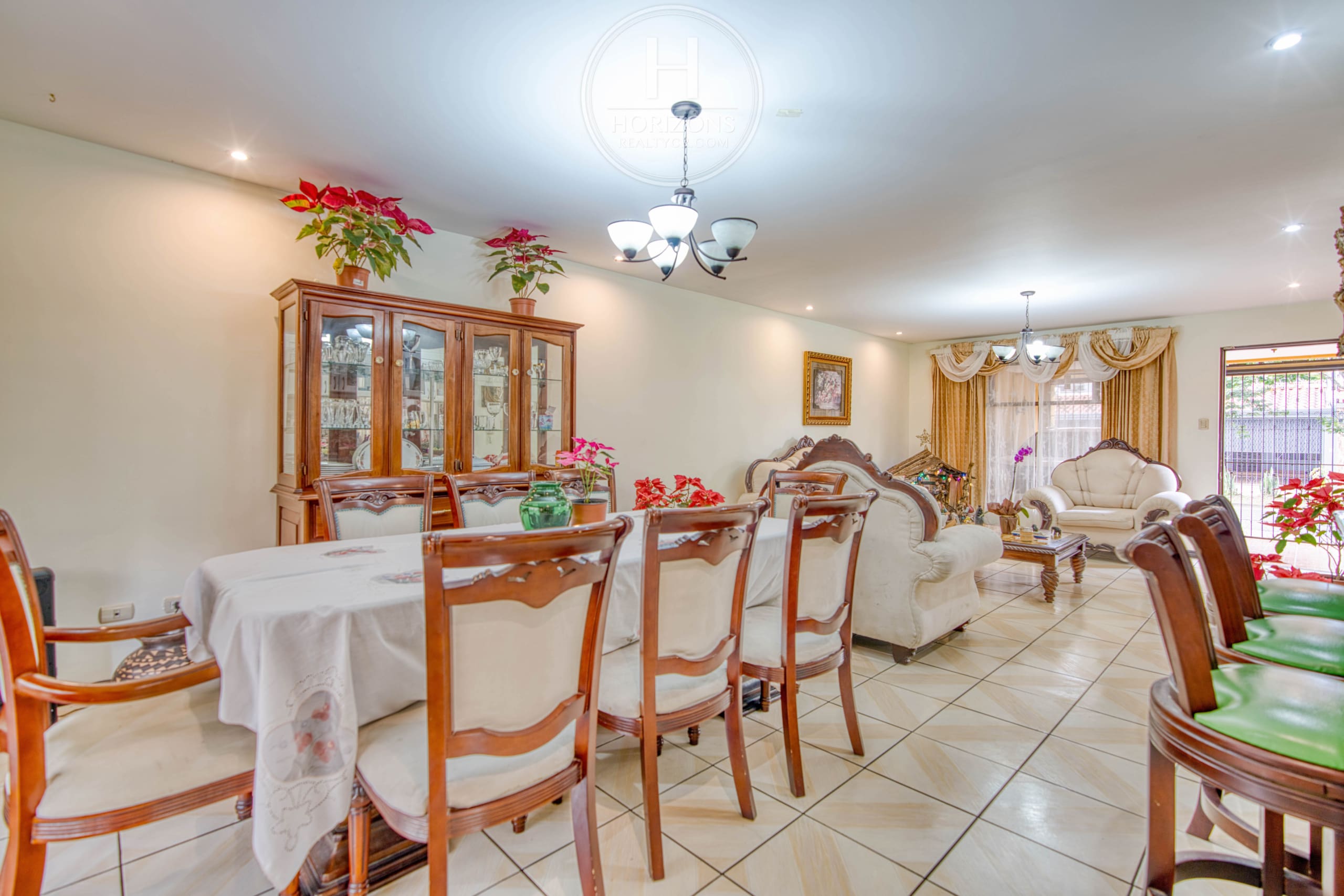 Venta de Casa Independiente en Urb Monserrat Concepcion de Tres Rios 4 Habitaciones + Terraza noj1044