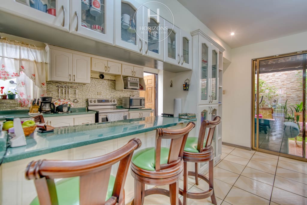 Venta de Casa Independiente en Urb Monserrat Concepcion de Tres Rios 4 Habitaciones + Terraza noj1044