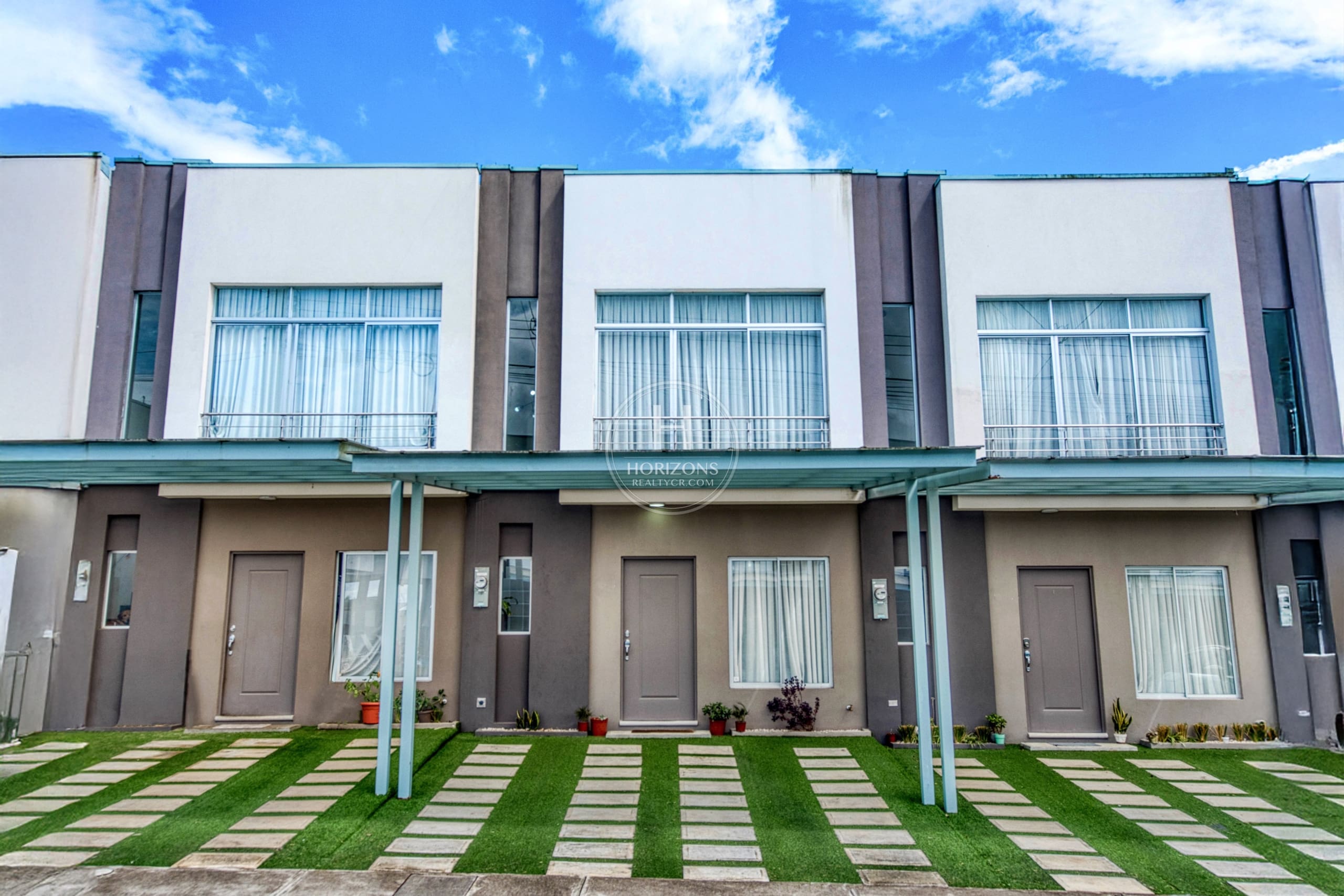 Casa en Venta en Condominio M.O. Living con Gym y Patio en San Rafael de Montes de Oca noj1043