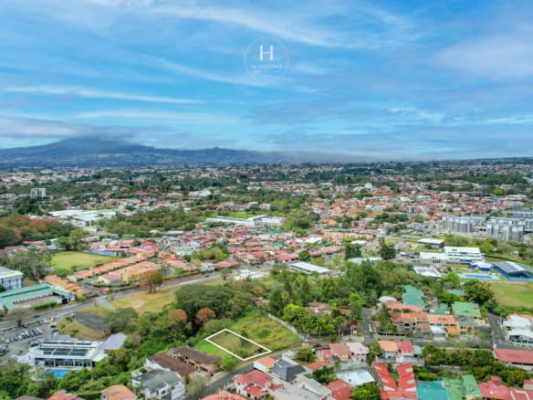 Venta De Lote Pinares De Curridabat: Ubicación Estratégica Y Potencial De Desarrollo Residencial Noj1048