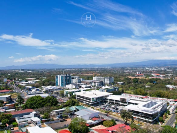 Se Alquila 710M² Local Comercial En Santa Ana Town Center 20 Parqueos Noj1056