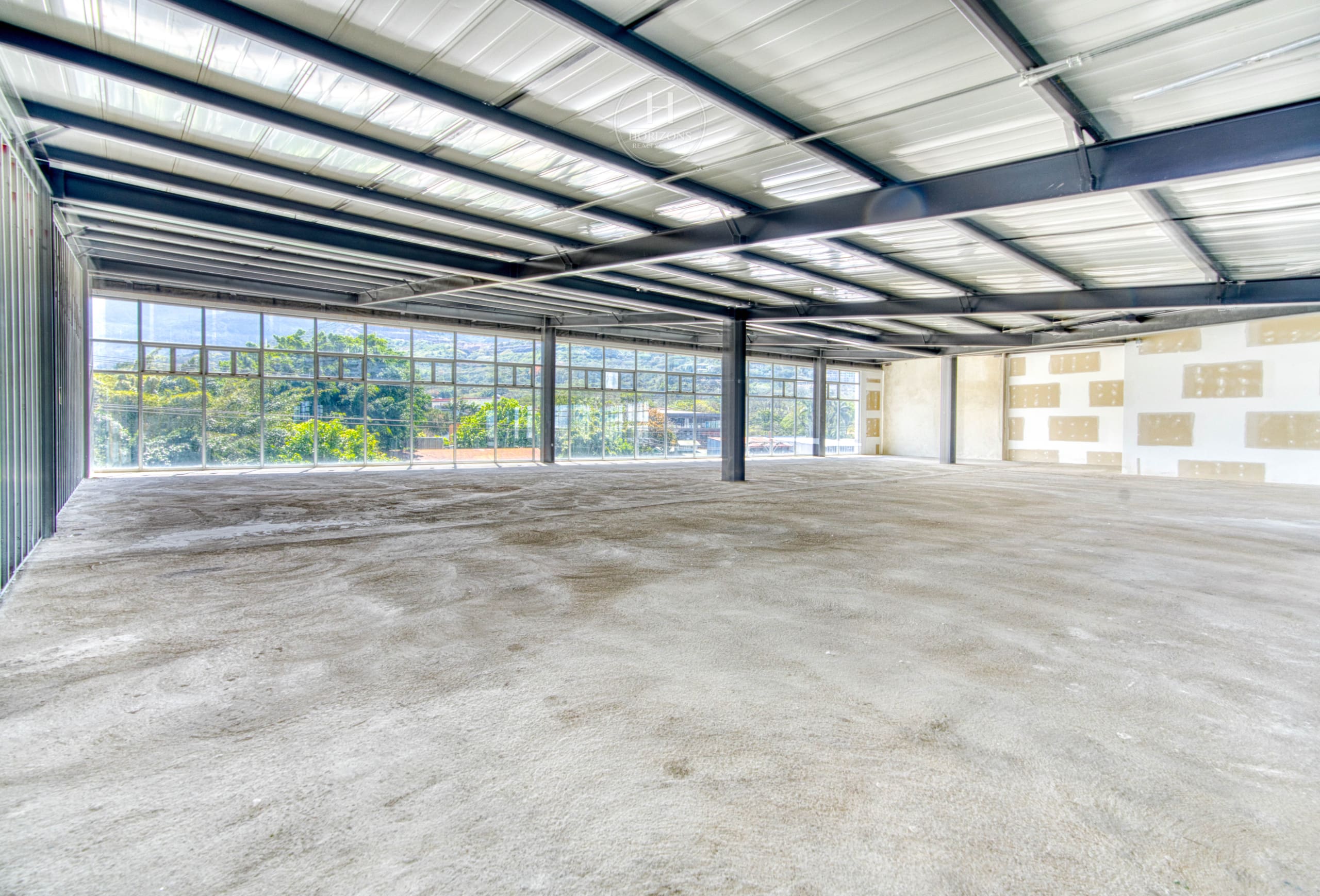 Se Alquila 710m² Local Comercial en Santa Ana Town Center 20 Parqueos noj1056