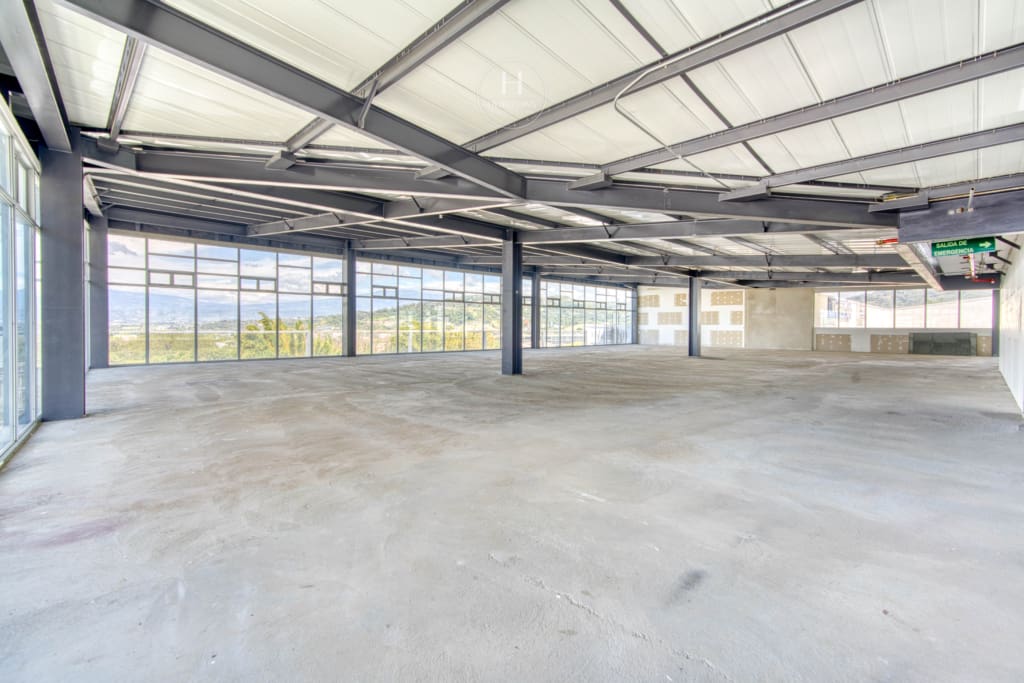 Expande tu Negocio en Santa Ana – Alquiler de Local Comerciales con Alta Visibilidad  noj1055