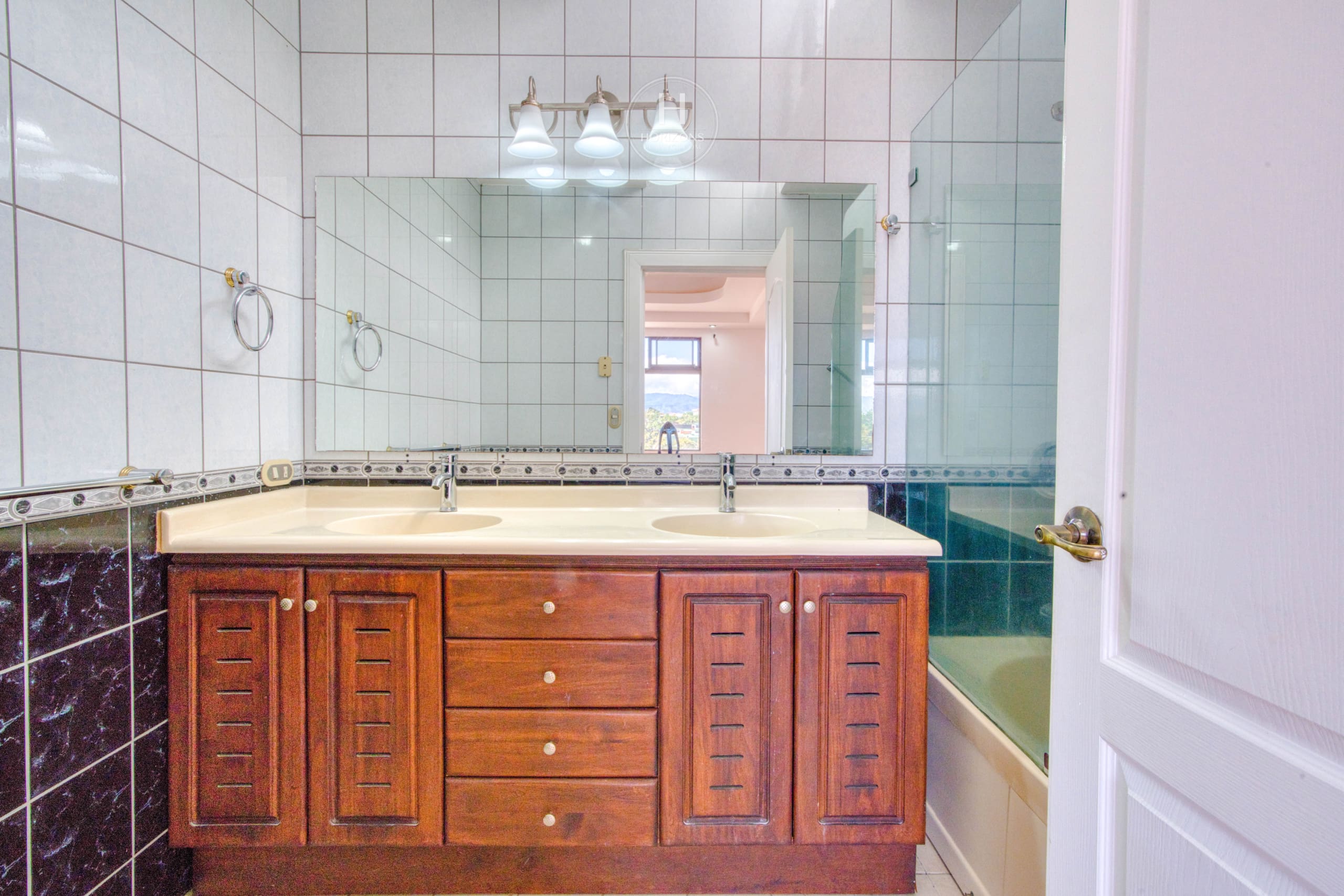 Se Vende Casa Condominio en Sabanilla 3 Habitaciones + Terraza noj1057