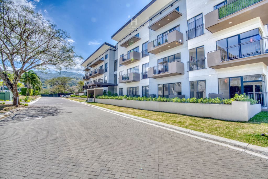 Prenventa de Apartamentos de Lujo Condominio Roble Sabana, Santa Ana nja1325