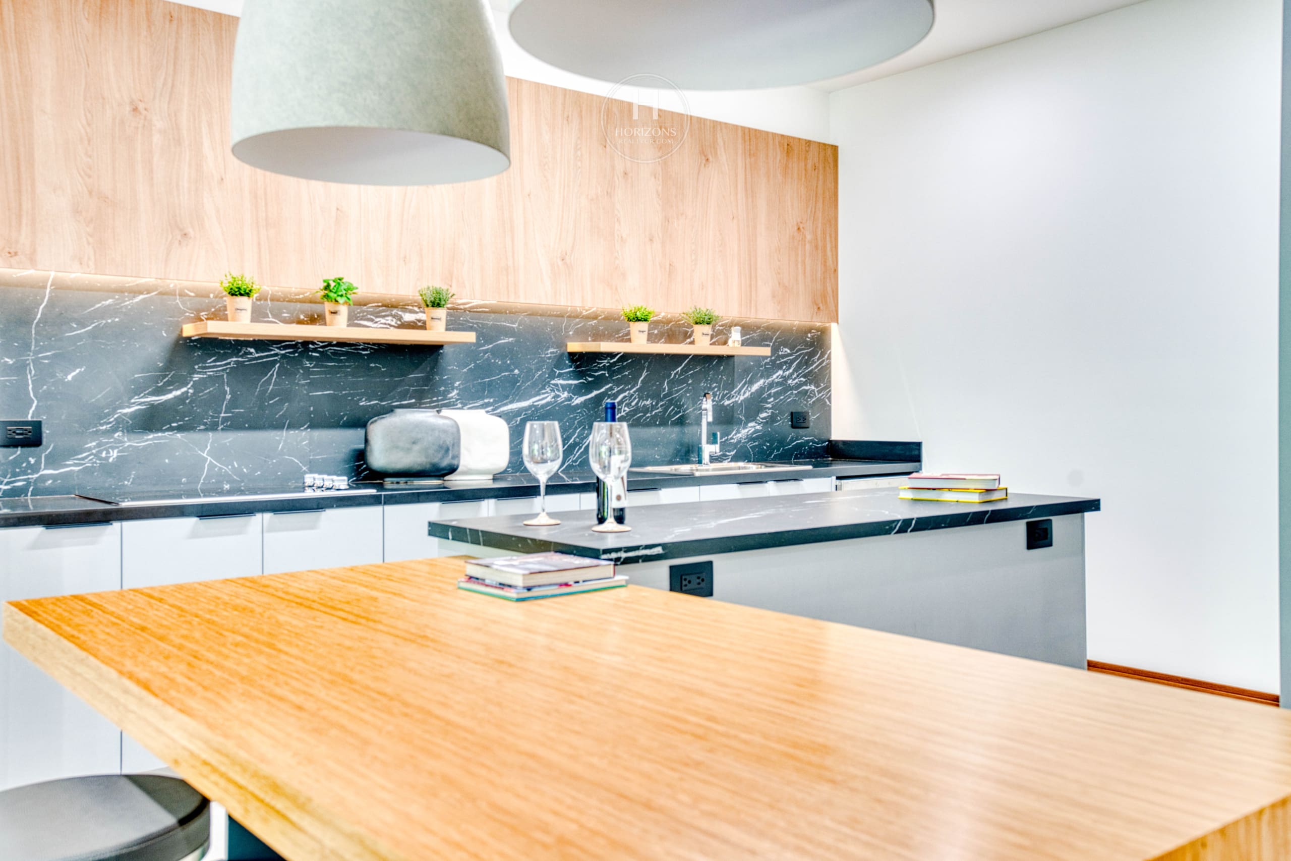 Prenventa de Apartamentos de Lujo Condominio Roble Sabana, Santa Ana nja1325