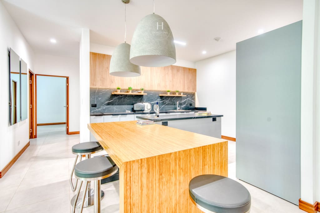 Prenventa de Apartamentos de Lujo Condominio Roble Sabana, Santa Ana nja1325