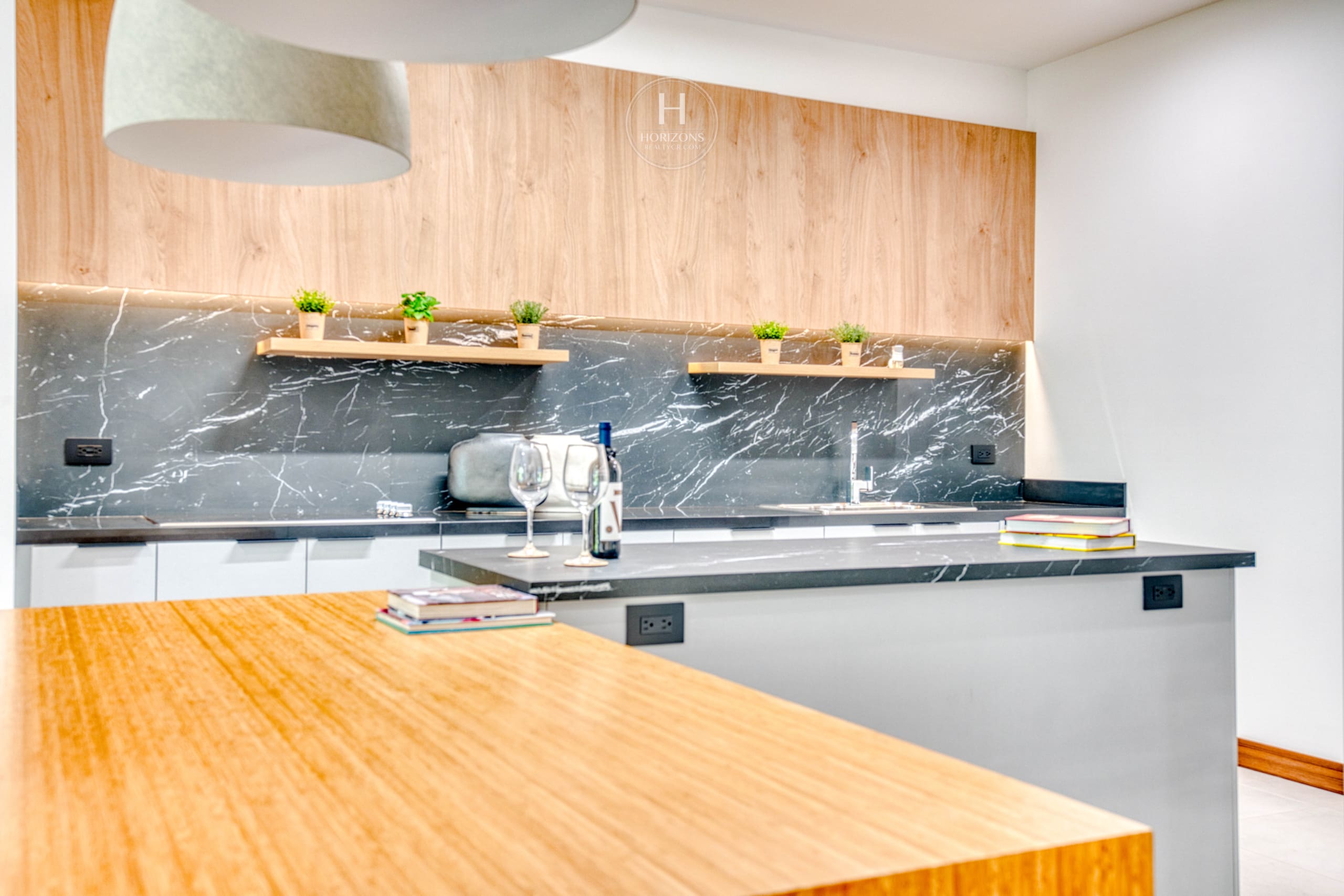 Prenventa de Apartamentos de Lujo Condominio Roble Sabana, Santa Ana nja1325