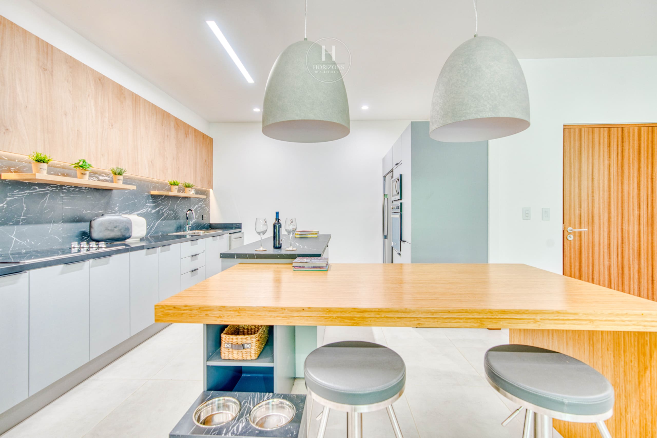 Apartamento de Lujo a Estrenar Condominio Roble Sabana, Santa Ana nja1324