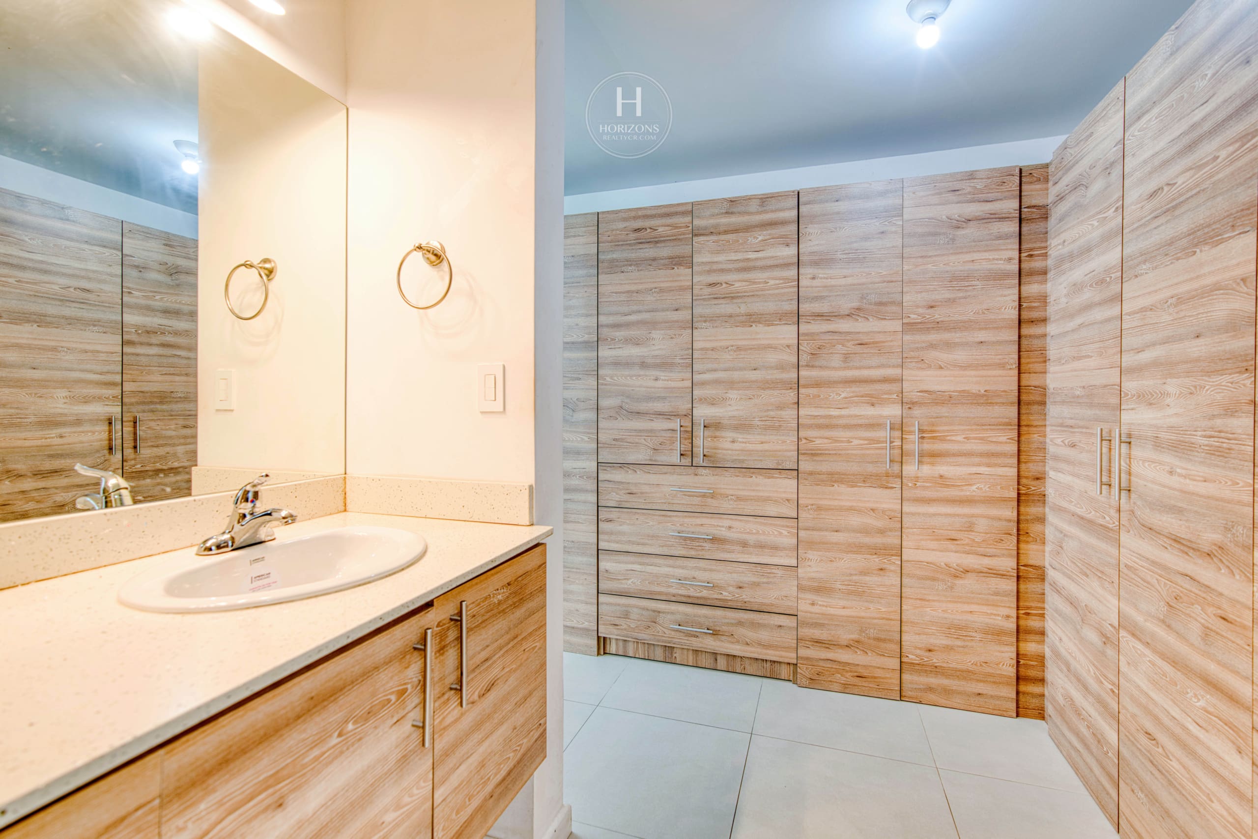Venta de Complejo de Apartamentos en Curridabat Inversión Rentable noj1053