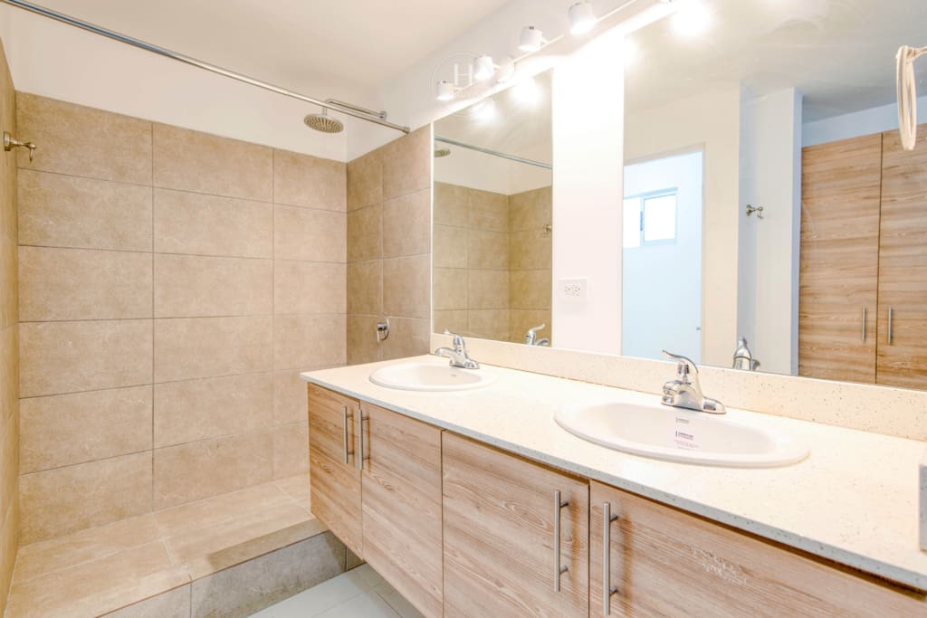 Venta de Complejo de Apartamentos en Curridabat Inversión Rentable noj1053