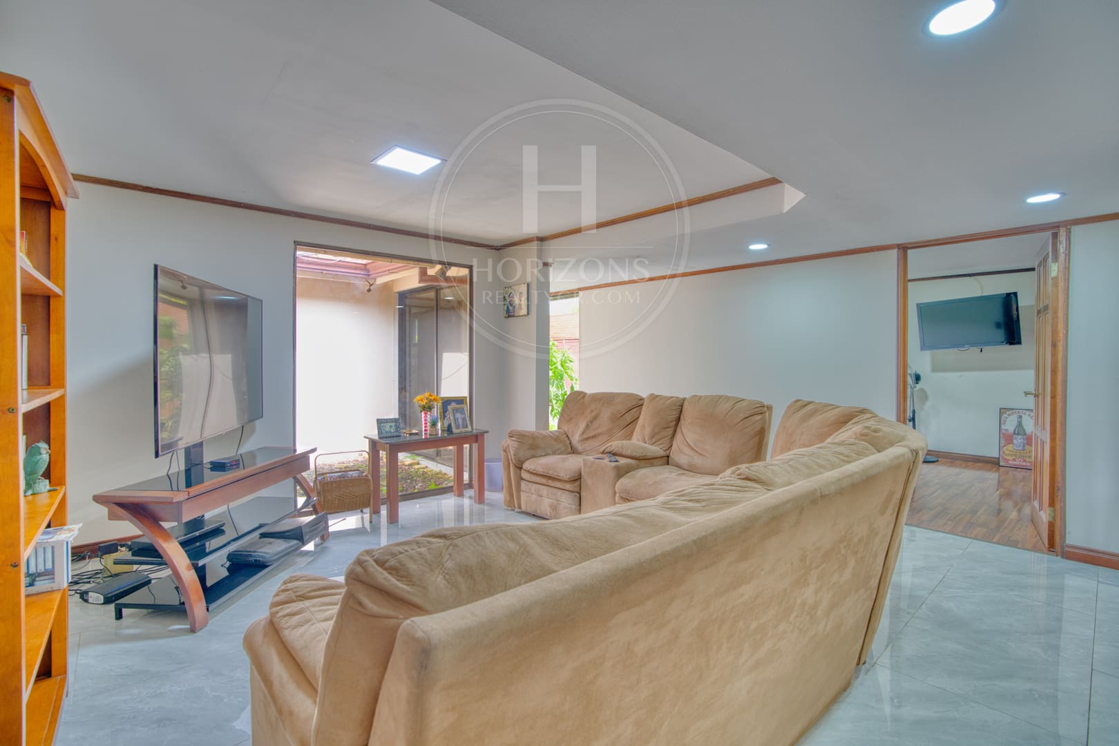 Casa de 1 Planta en Sabanilla 4 Habitaciones + Apartamento en Residencial Pocas Casas nja1317