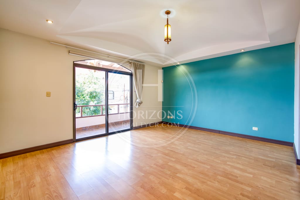 Se Vende en Residencial Casa con Patio  en Tres Rios 3 Habitaciones Oficina noj1068