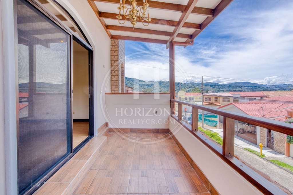 Se Vende en Residencial Casa con Patio  en Tres Rios 3 Habitaciones Oficina noj1068
