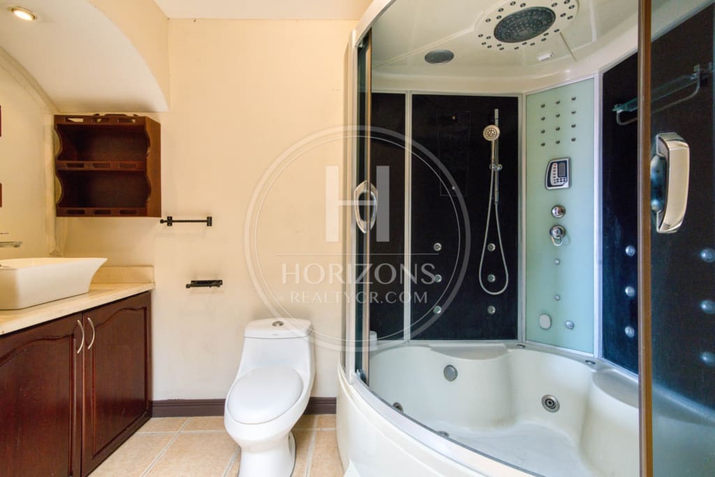 Se Vende en Residencial Casa con Patio  en Tres Rios 3 Habitaciones Oficina noj1068