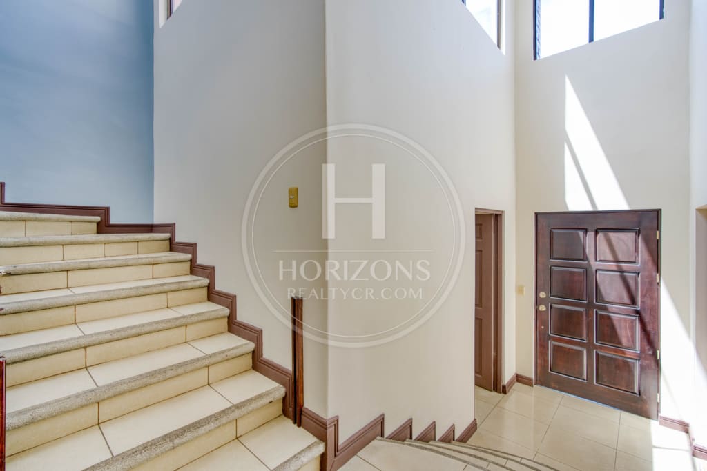 Se Vende en Residencial Casa con Patio  en Tres Rios 3 Habitaciones Oficina noj1068