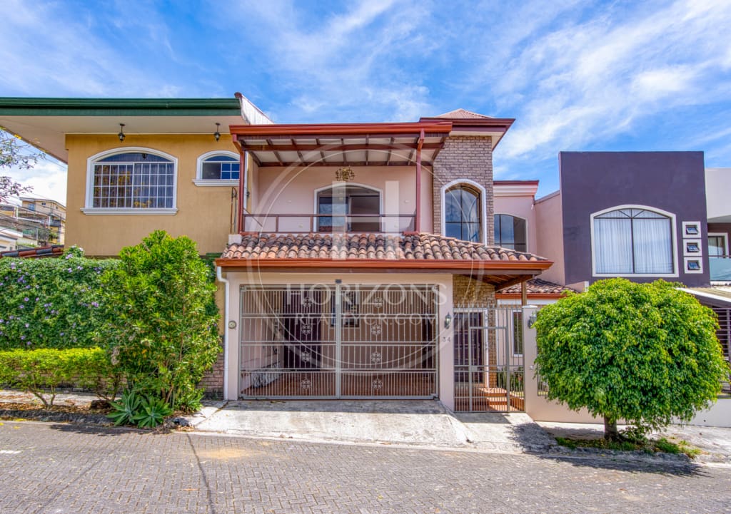 Se Vende En Residencial Casa Con Patio  En Tres Rios 3 Habitaciones Oficina Noj1068