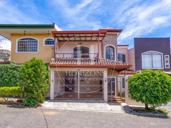 Se Vende En Residencial Casa Con Patio  En Tres Rios 3 Habitaciones Oficina Noj1068