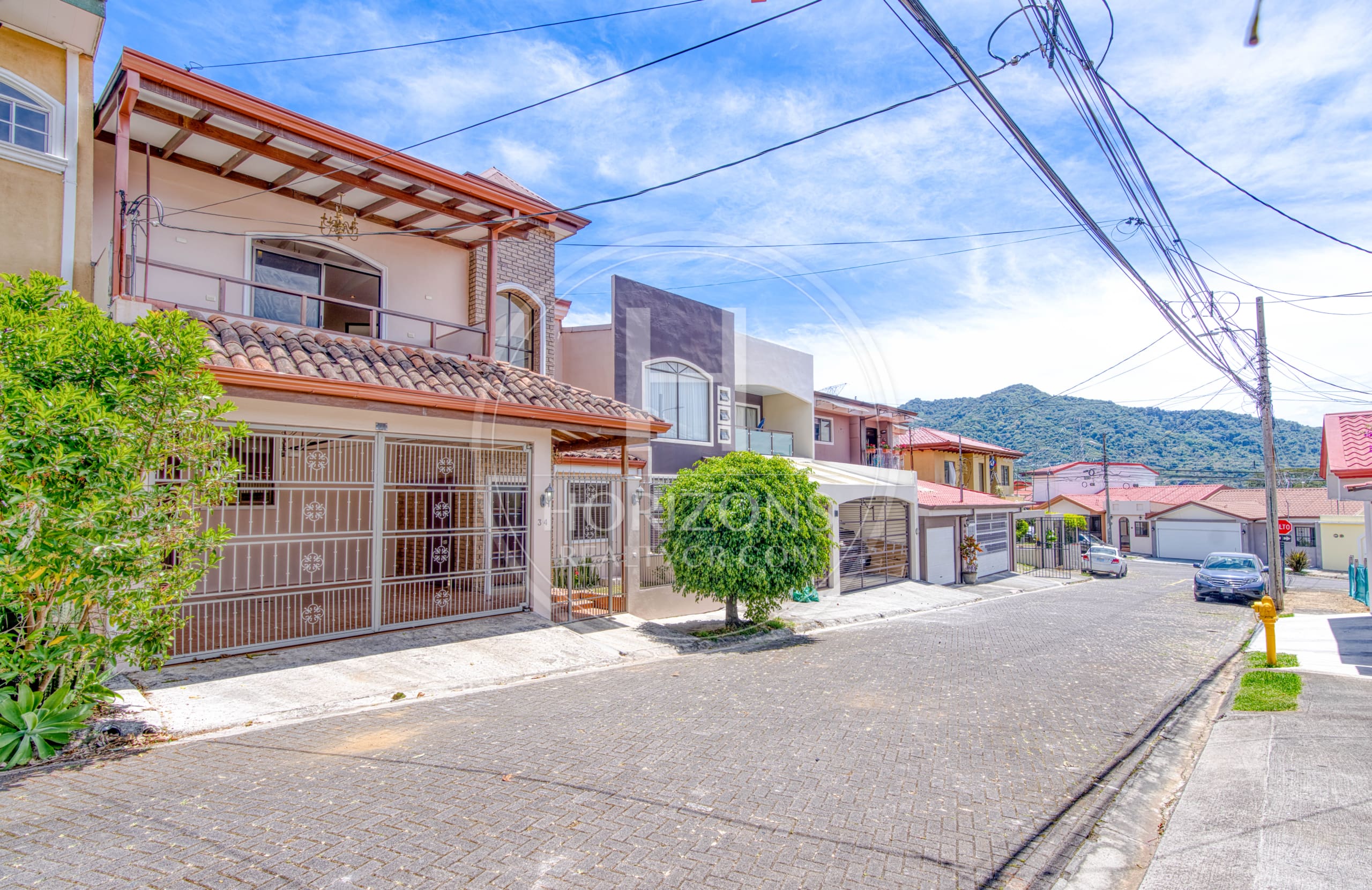 Se Vende en Residencial Casa con Patio  en Tres Rios 3 Habitaciones Oficina noj1068