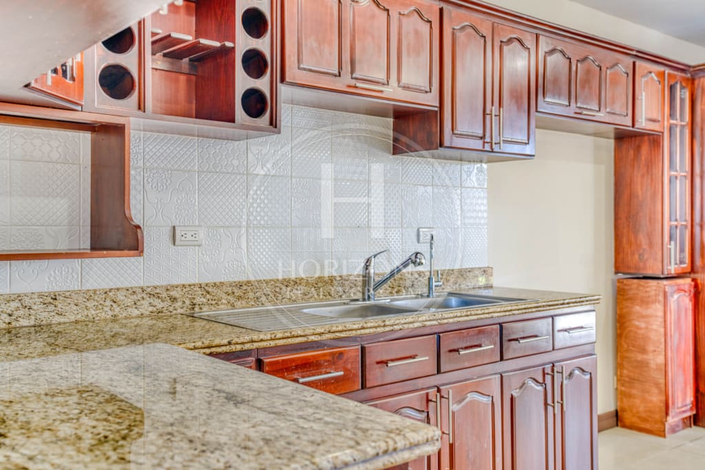 Se Vende en Residencial Casa con Patio  en Tres Rios 3 Habitaciones Oficina noj1068