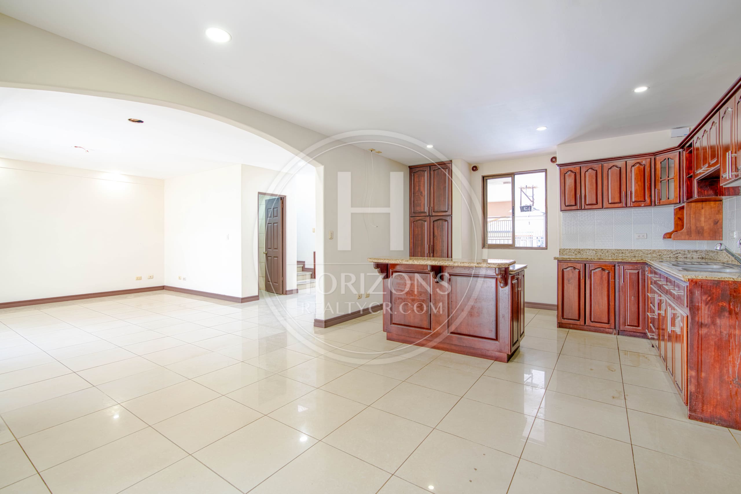 Se Vende en Residencial Casa con Patio  en Tres Rios 3 Habitaciones Oficina noj1068