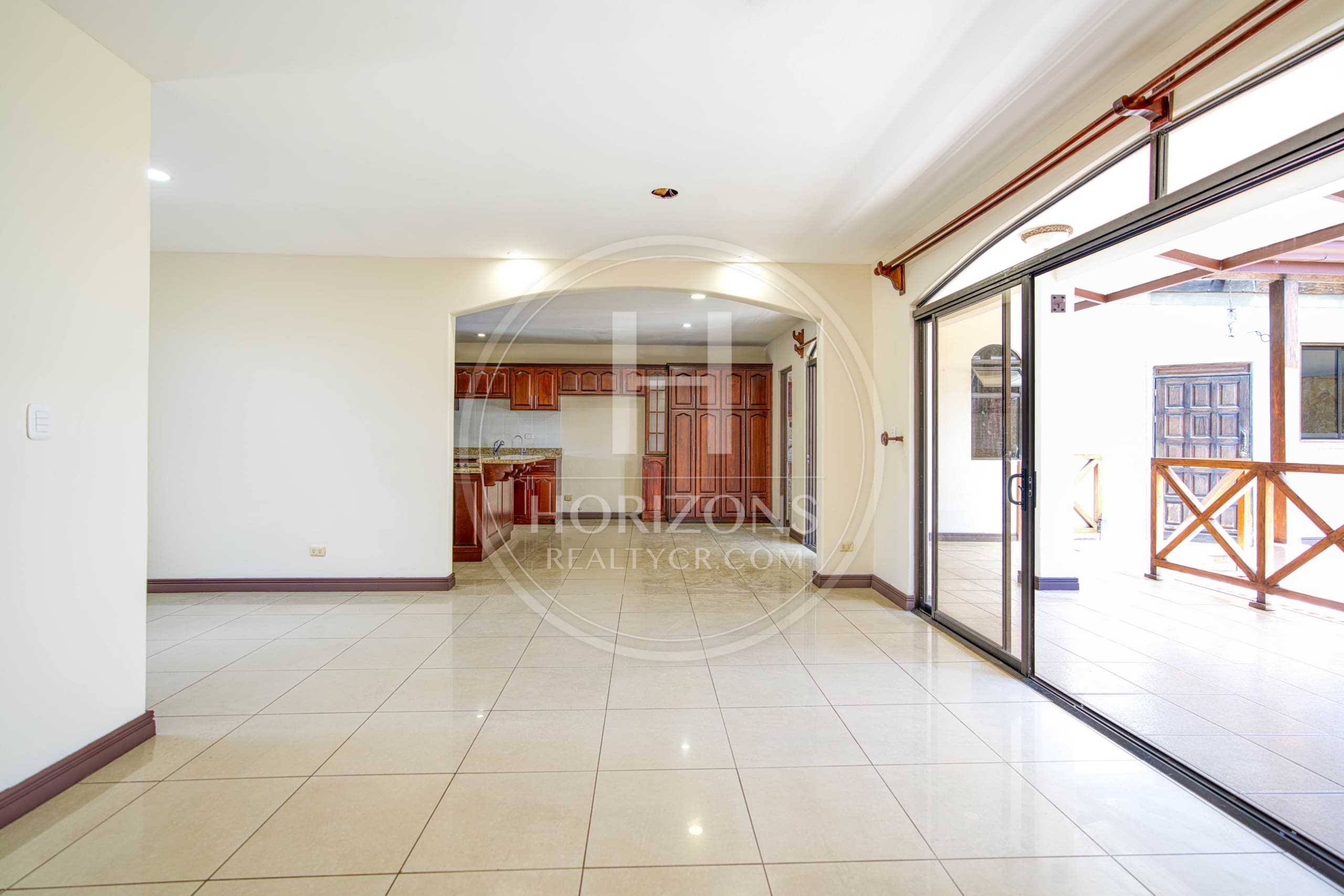 Se Vende en Residencial Casa con Patio  en Tres Rios 3 Habitaciones Oficina noj1068