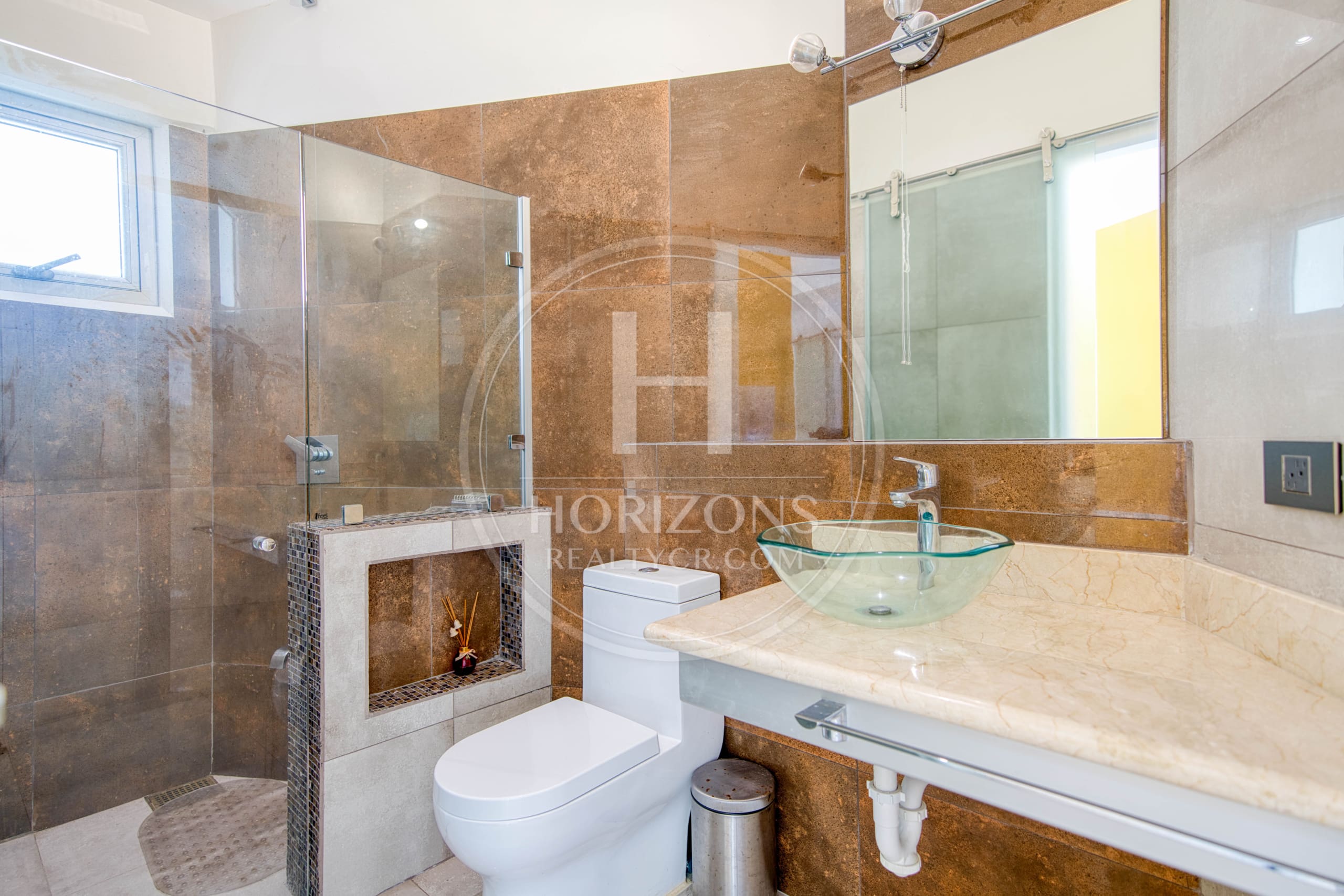 Venta de Exclusiva Residencia en Vazquez de Coronado con Piscina Olímpica y Vistas Panorámicas noj1069