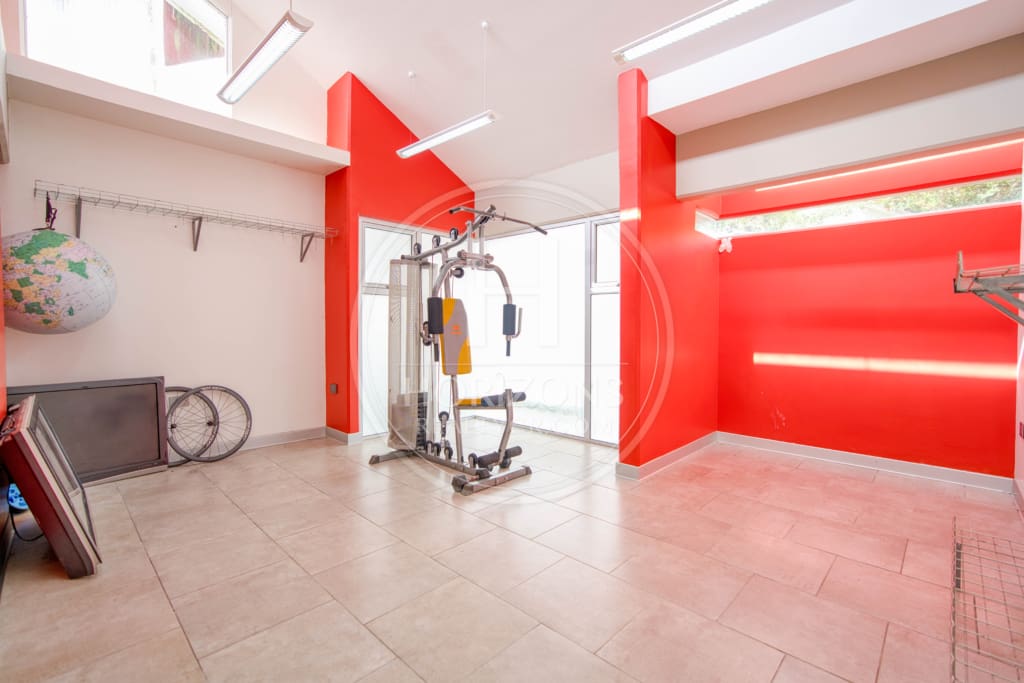 Venta de Exclusiva Residencia en Vazquez de Coronado con Piscina Olímpica y Vistas Panorámicas noj1069
