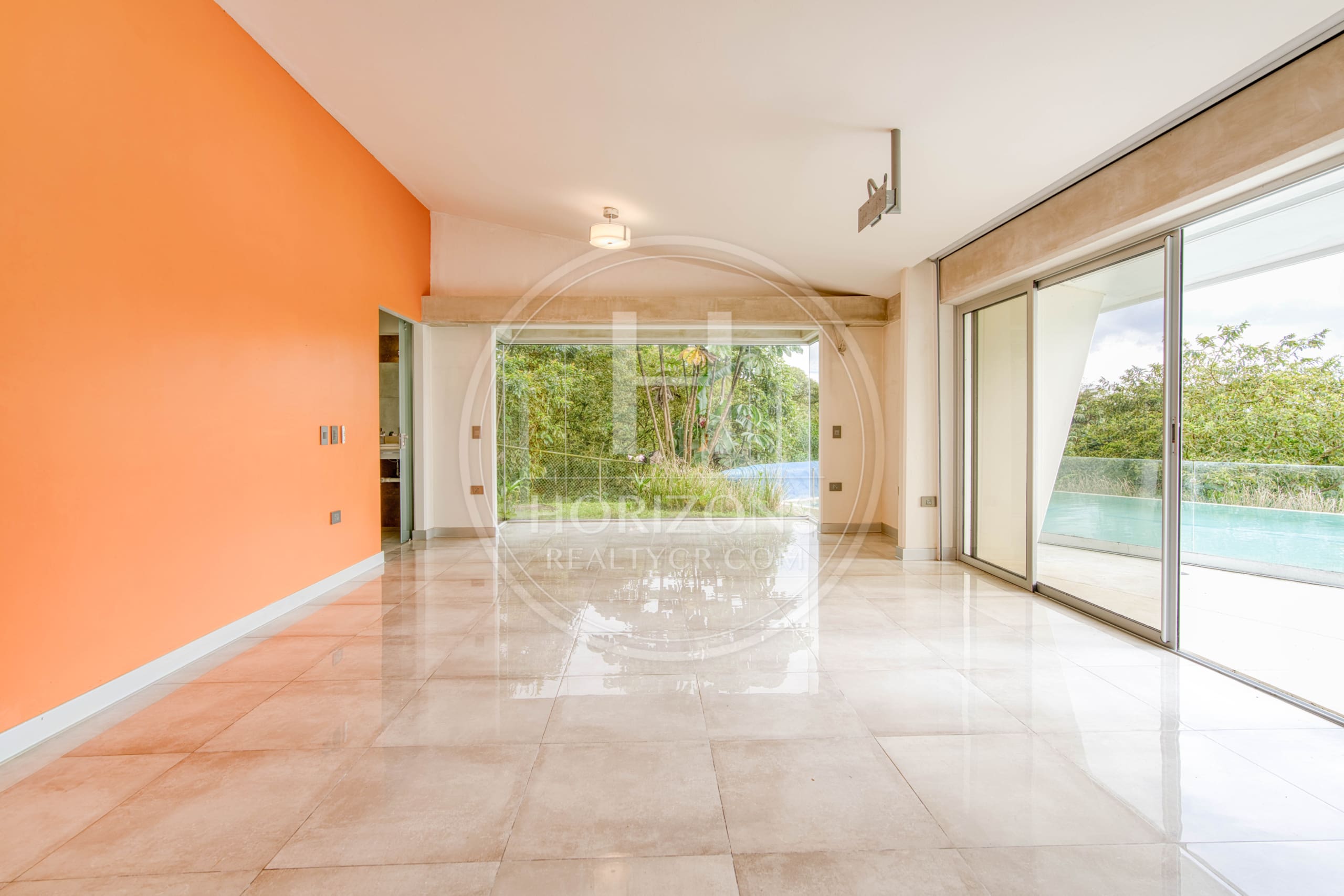 Venta de Exclusiva Residencia en Vazquez de Coronado con Piscina Olímpica y Vistas Panorámicas noj1069