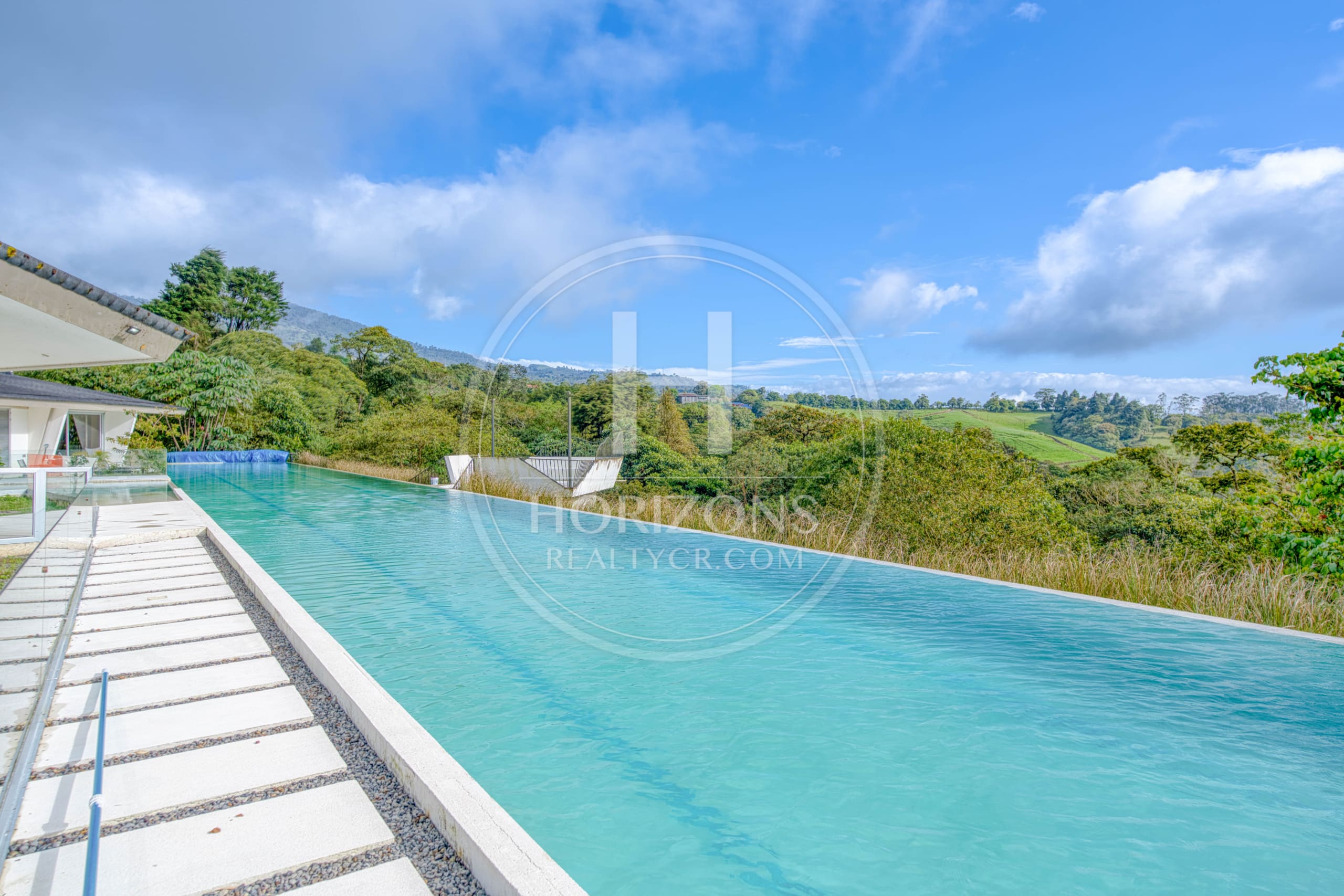 Venta de Exclusiva Residencia en Vazquez de Coronado con Piscina Olímpica y Vistas Panorámicas noj1069